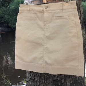 🧚🏻‍♂️LOFT butter cream mini corduroy skirt in 0